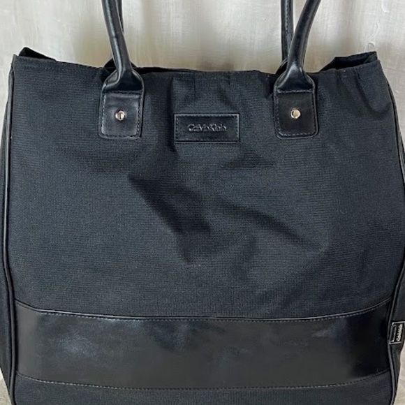 Calvin Klein Large Tote/Travel Bag 🎉3X Host Pick🎉 - Picture 9 of 9